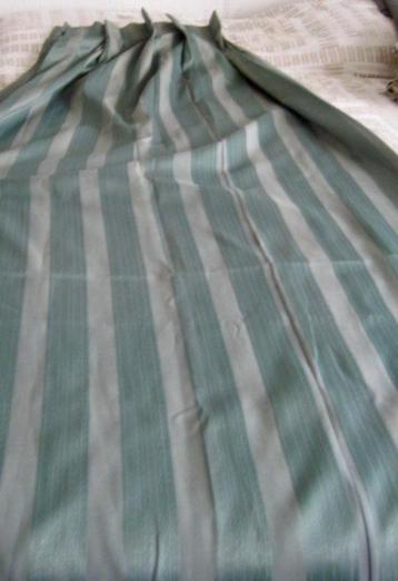 4 STUKS GROEN /MINTGROEN / GORDIJNEN  , beschikbaar voor biedingen