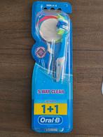 Tandenborstel oral B medium 5 way clean, Ophalen of Verzenden, Nieuw, Tandenborstel