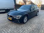 BMW 3-Serie 318i 136pk LED| Aut| stoelverw| navi, Auto's, BMW, Automaat, 1465 kg, Zwart, Stationwagon