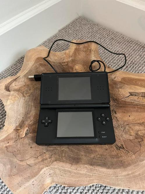 Nintendo DS Met 100+ Spellen, Spelcomputers en Games, Spelcomputers | Nintendo DS, Gebruikt, DS Lite, Zwart, Met games, Ophalen of Verzenden
