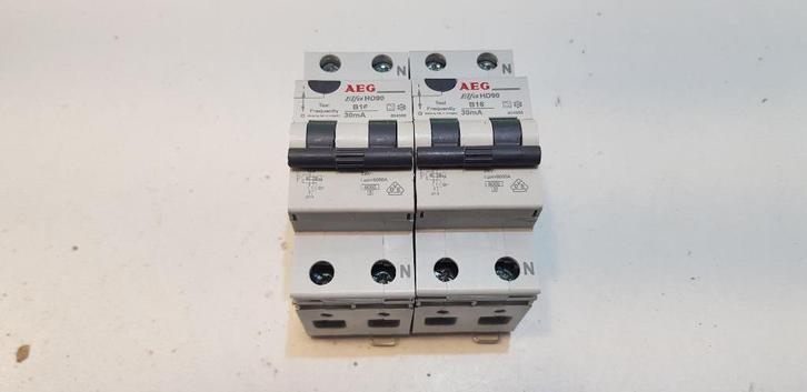 AEG Groepenkast Aardlekautomaat Elfa HD90 B16 30mA (2x), Hobby en Vrije tijd, Elektronica-componenten, Gebruikt, Ophalen of Verzenden