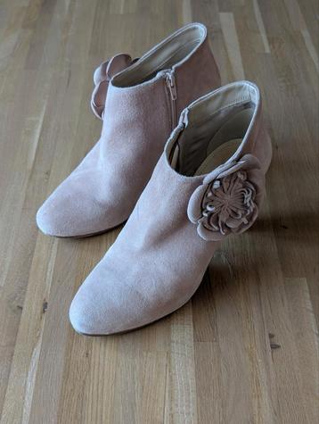 Suede roze enkelhoge hakkenschoenen maat 42. beschikbaar voor biedingen