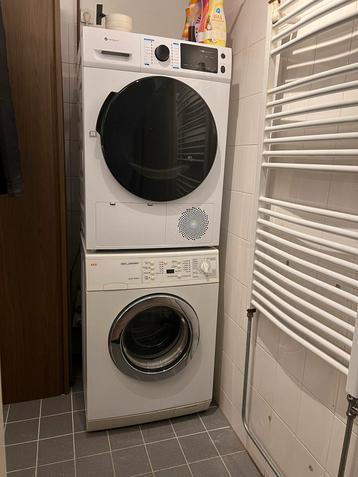 Aeg Wasmachine plus Droger plus Tussenstuk beschikbaar voor biedingen