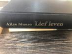 Alice Munro - Lief leven, Ophalen of Verzenden, Zo goed als nieuw, Nederland