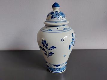 de porseleyne fles delft delfts blauw vaas dekselvaas  beschikbaar voor biedingen