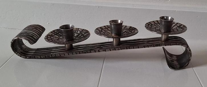 Brutalistische vintage kandelaar bewerkt metaal, Huis en Inrichting, Woonaccessoires | Kandelaars en Kaarsen, Gebruikt, Kandelaar