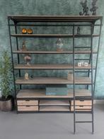 Prachtige industriële boekenkast met ladder, Huis en Inrichting, Kasten | Boekenkasten, Ophalen, 200 cm of meer, 150 tot 200 cm