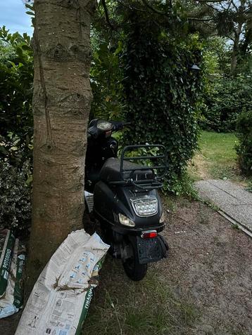 Scooter opknapper bauw kenteken. beschikbaar voor biedingen