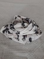 Sjaal, Kleding | Dames, Mutsen, Sjaals en Handschoenen, Ophalen of Verzenden, Zo goed als nieuw, Sjaal