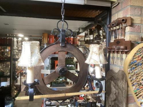 Oude karwielen als hanglamp 4 lamp en staande 2 lamp glas in, Antiek en Kunst, Antiek | Glas en Kristal, Ophalen