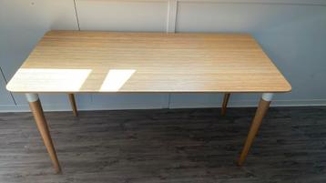 Bureau IKEA  beschikbaar voor biedingen