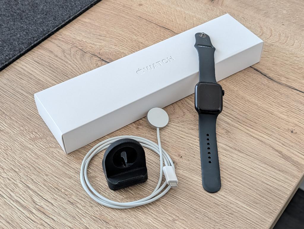 Apple Watch Series 8 41mm Midnight + Charger Stand, Gebruikt, Zwart, Apple Watch, IOS