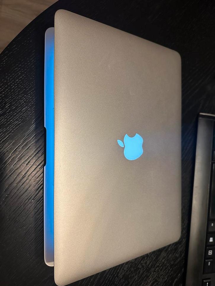 Macbook Air 2014 met gratis hoes, Computers en Software, Apple Macbooks, Gebruikt, MacBook Air, 13 inch, Minder dan 2 Ghz, 128 GB of minder