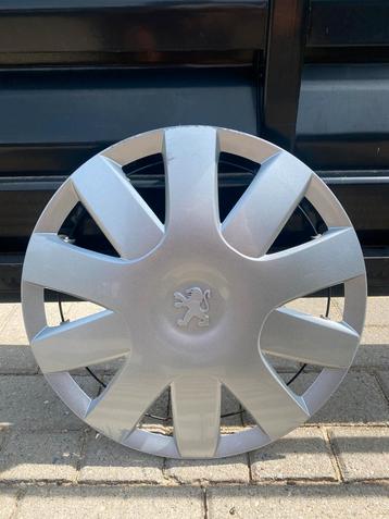 1 originele Peugeot 107 wieldop 14” inch beschikbaar voor biedingen