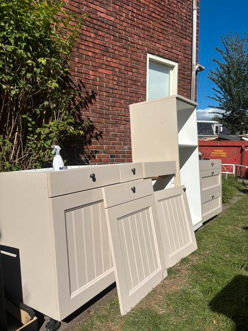 Keuken gratis, Huis en Inrichting, Keuken | Complete keukens, Gebruikt, Enkelwandige keuken, Crème, Composiet, Ophalen