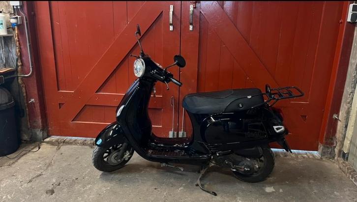 Agm VX50 Scooter - 45 km/u, Fietsen en Brommers, Snorfietsen en Snorscooters, Gebruikt, Overige merken, Benzine, Ophalen