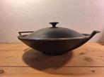 Le Creuset Wok - 36 cm, Ophalen, Gietijzer, Zo goed als nieuw, Keramische plaat