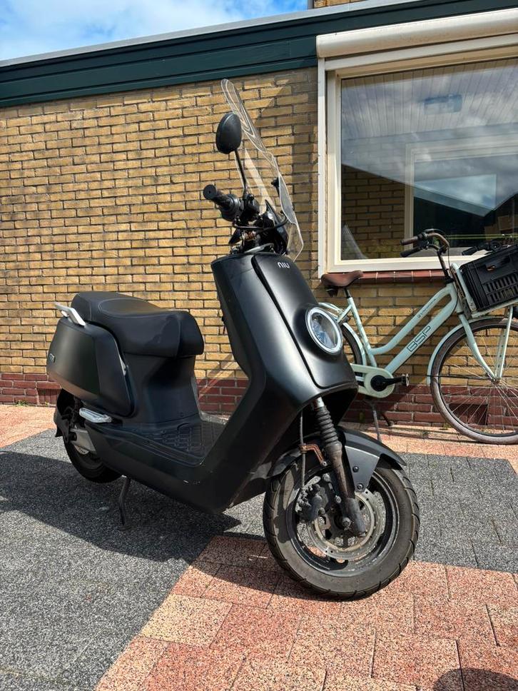 Niu NQi Sport mat zwart, Fietsen en Brommers, Snorfietsen en Snorscooters, Gebruikt, Overige merken, Elektrisch, Ophalen