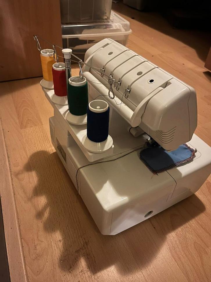 Lockmachine, Hobby en Vrije tijd, Naaimachines en Toebehoren, Gebruikt, Lockmachine, Overige merken, Ophalen