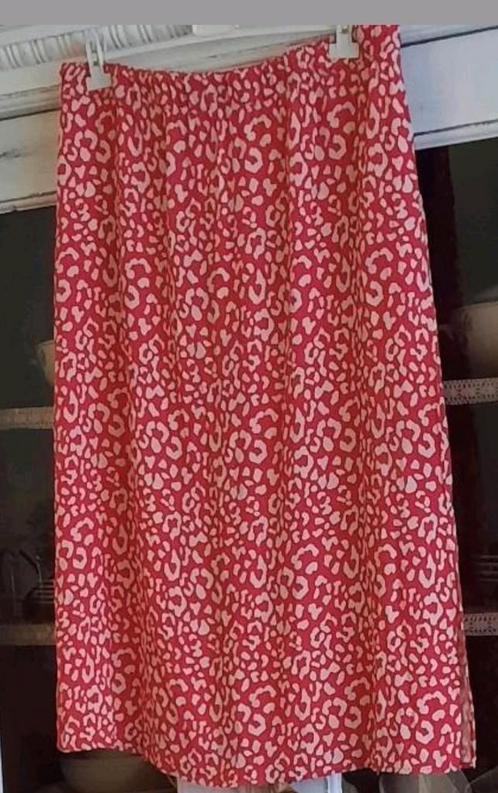 Cyclaamroze midi crêpe rok met elastieke tailleband 44-46, Kleding | Dames, Rokken, Zo goed als nieuw, Maat 42/44 (L), Roze, Onder de knie