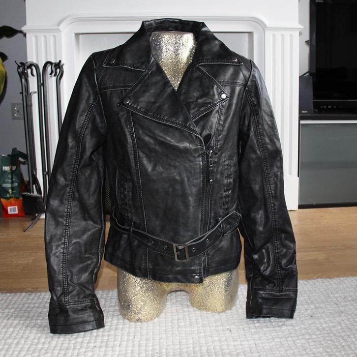 Prachtige Amisu Vintage Jas (Maat 42) € 55,-, Kleding | Dames, Jassen | Winter, Zo goed als nieuw, Maat 42/44 (L), Zwart, Ophalen of Verzenden