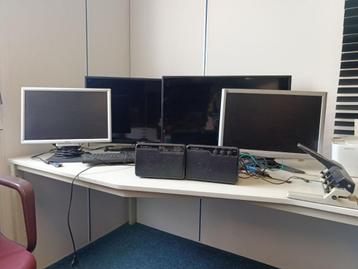2 Televisies 32" en 1 monitor 19" en 1 20" in 1 koop beschikbaar voor biedingen