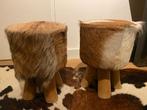 Twee krukje met houten poten en dierenhaar (geit) bekleding, Ophalen, Zo goed als nieuw, Hout