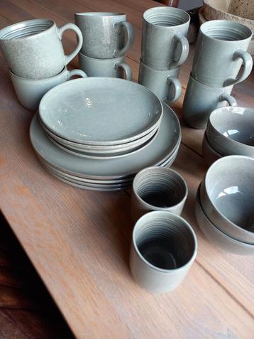 Servies beschikbaar voor biedingen