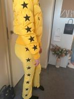 Airforce Gele ski-jas en broek met sterren - Maat M, Kleding | Dames, Wintersportkleding, Airforce, Zo goed als nieuw, Jack, Ophalen