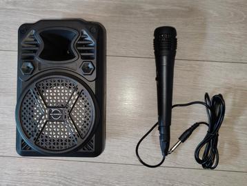 Portable karaoke boxje met microfoon  beschikbaar voor biedingen