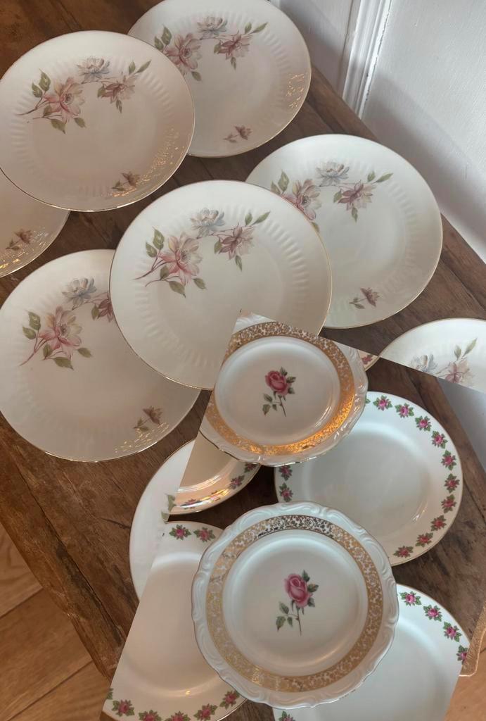 Gebaksbordjes wit porselein bloem goud,vintage, Antiek en Kunst, Antiek | Servies compleet, Ophalen of Verzenden
