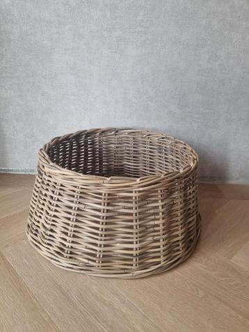 Rotan Kerstboom Mand / rok beschikbaar voor biedingen
