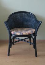 Zwarte rieten stoel met stoffen kussen zitting, Huis en Inrichting, Stoelen, Ophalen, Gebruikt, Zwart, Riet of Rotan