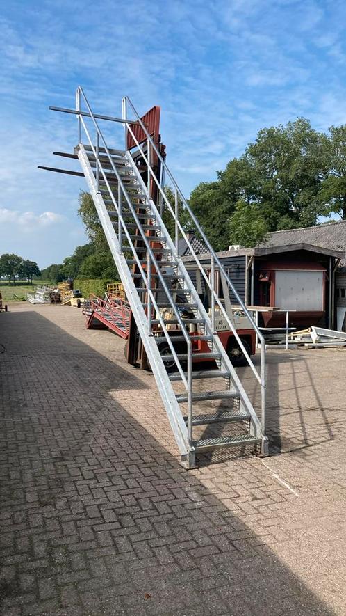 Stalen trap, Doe-het-zelf en Verbouw, Ladders en Trappen, Gebruikt, Trap, 2 tot 4 meter, Ophalen of Verzenden