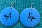 Oorbellen - rond - blauw - met vlinder - hout, Overige materialen, Blauw, Ophalen of Verzenden, Zo goed als nieuw
