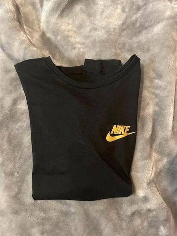 Nike shirt  beschikbaar voor biedingen