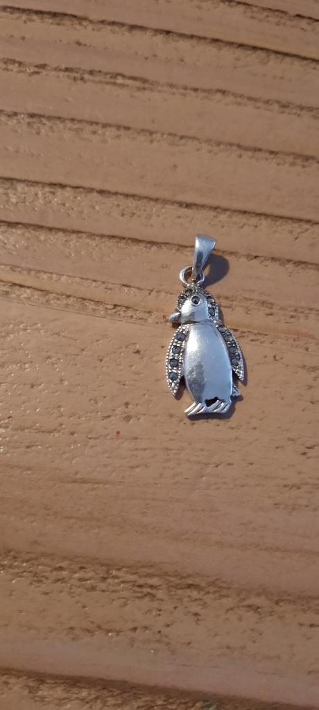 Antiek, zilveren hanger. Penquin met markasietjes., Sieraden, Tassen en Uiterlijk, Antieke sieraden, Hanger, Zilver, Ophalen of Verzenden