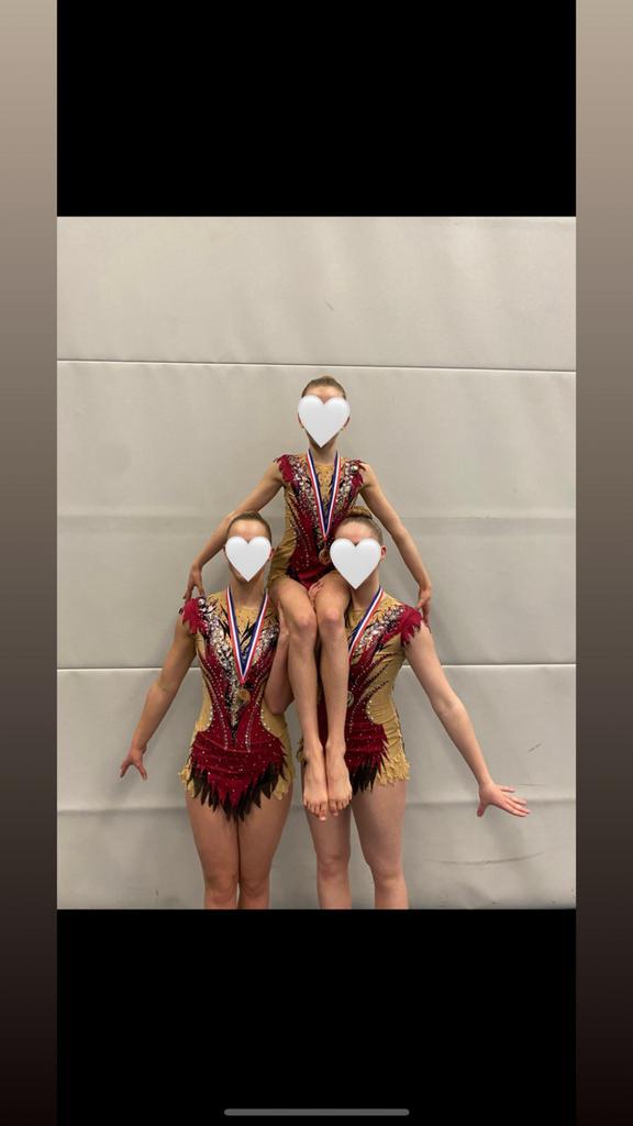 Acropakje Trio, Sport en Fitness, Turnen, Zo goed als nieuw, Turnpak(je), Kindermaat 146 t/m 176, Rood, Ophalen of Verzenden