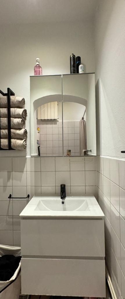 Spiegelkast - Twee deuren, Huis en Inrichting, Badkamer | Badkamermeubels, Zo goed als nieuw, Spiegelkast, Minder dan 100 cm, 50 tot 100 cm