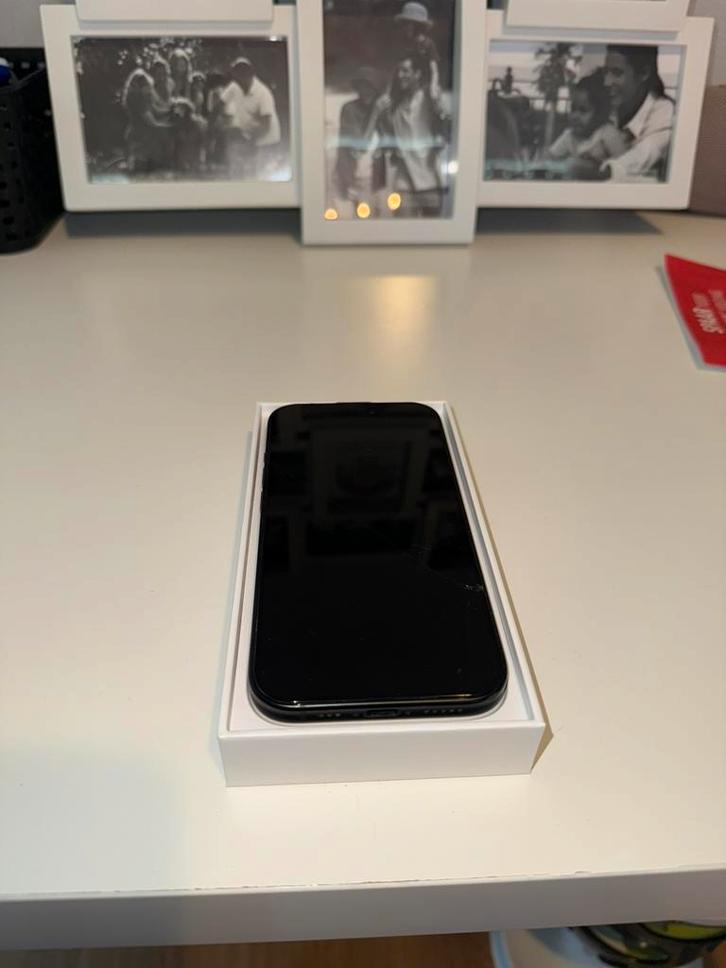 Iphone 15, 88% batterijconditie, BARST IN SCREENPROTECTOR, Telecommunicatie, Mobiele telefoons | Apple iPhone, Zo goed als nieuw