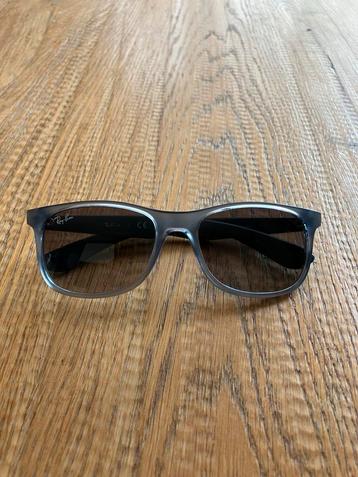Ray Ban Zonnebril junior beschikbaar voor biedingen