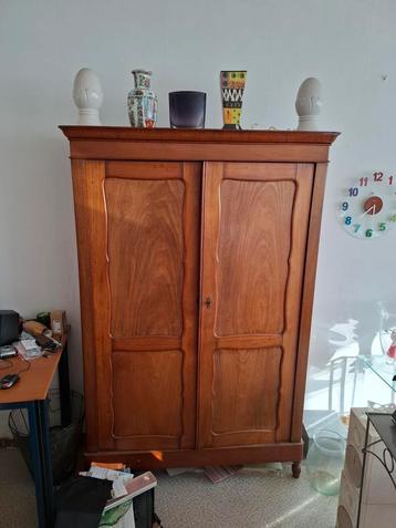 Biedermeier linnenkast beschikbaar voor biedingen