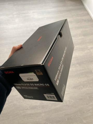 Sigma 105mm f/2.8 EX DG Macro OS Lens beschikbaar voor biedingen