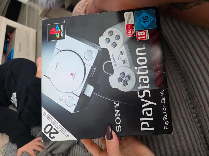 PlayStation Classic 1x gebruikt, Spelcomputers en Games, Spelcomputers | Sony PlayStation 1, Zo goed als nieuw, Met 2 controllers