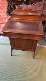 Antieke Engelse davenport, Ophalen