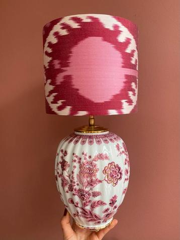 Vintage vaas-lamp met ikat zijden lampenkap diameter 20 cm beschikbaar voor biedingen