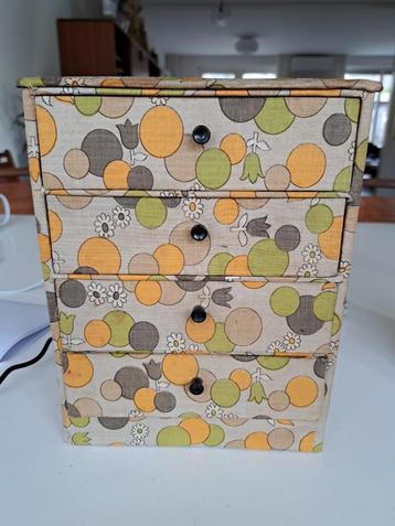 Retro vintage antiek sieraden kastje beschikbaar voor biedingen