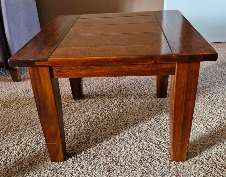 Twee Houten Bijzettafeltjes, Huis en Inrichting, Tafels | Bijzettafels, Gebruikt, Vierkant, 45 tot 60 cm, 55 tot 75 cm, Hout, Ophalen