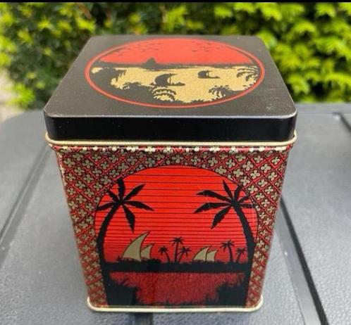 Blikje met o.a. palmbomen in kleuren rood/zwart/goud., Verzamelen, Blikken, Zo goed als nieuw, Overige, Overige merken, Ophalen of Verzenden