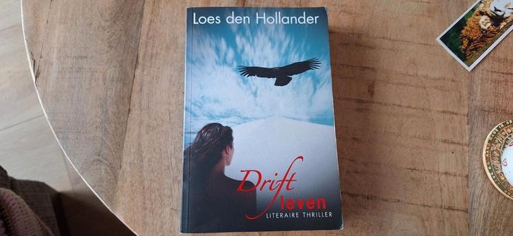 Loes den Hollander - Drift leven - literaire Thriller, Boeken, Thrillers, Gelezen, Nederland, Ophalen of Verzenden